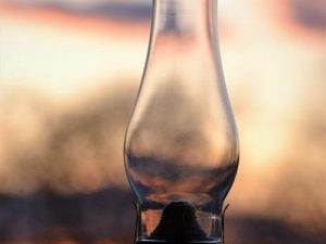 How to Create a Beautiful Atmosphere Using Music and Paraffin Lamps